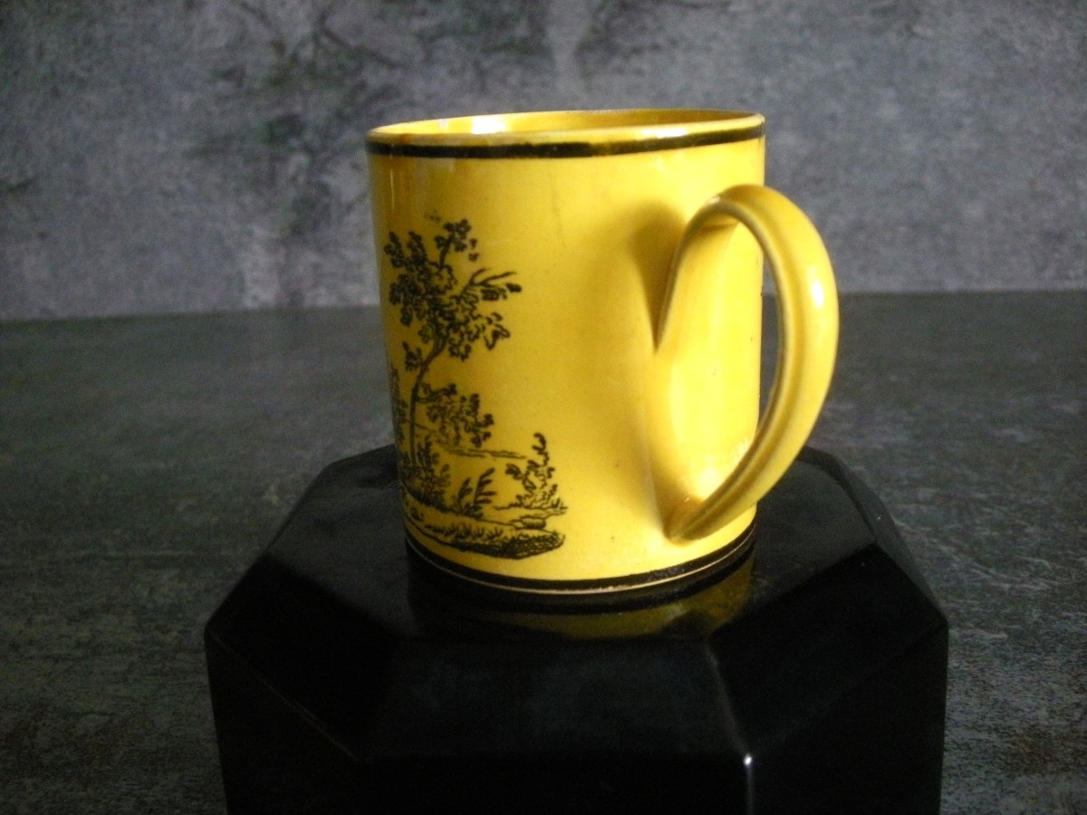 Tasse  /  Soucoupe  Faïence  Fine  Jaune  Décor Militaire  De  Montereau-photo-4