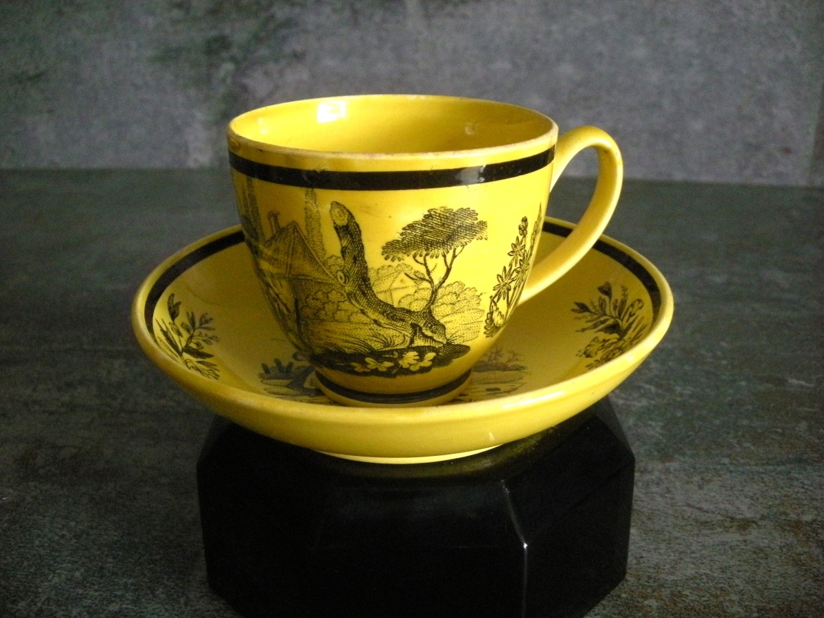 Tasse  Et  Soucoupe  En  Faïence  Fine  Jaune  De  Montereau-photo-3