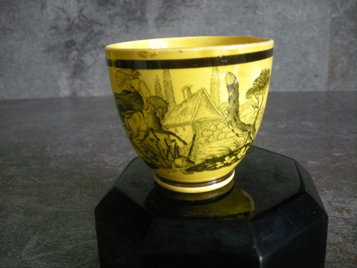 Tasse  Et  Soucoupe  En  Faïence  Fine  Jaune  De  Montereau-photo-8