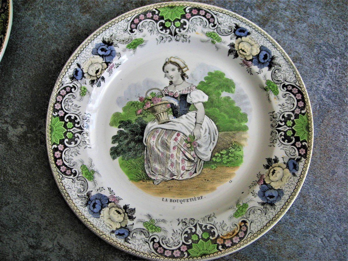 4  Assiettes  Porcelaine  Opaque  Decor  Sur  Les  Enfants 1839  De  Creil  Montereau-photo-3