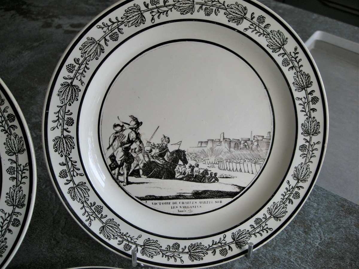 Trois  Assiettes   Faience  Fine  1824  Decor  Militaire  Signees  Choisy-photo-2