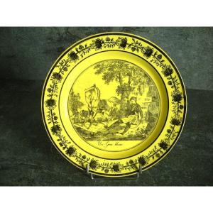 Assiette  Faience Fine Jaune  Sur  Independance  Grecque  Signee  Choisy Le Roi