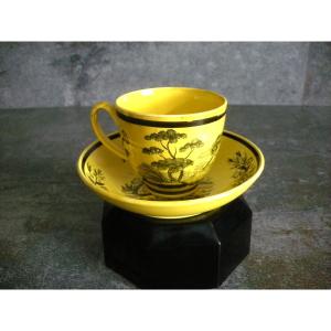 Tasse  Et  Soucoupe  En  Faïence  Fine  Jaune  De  Montereau