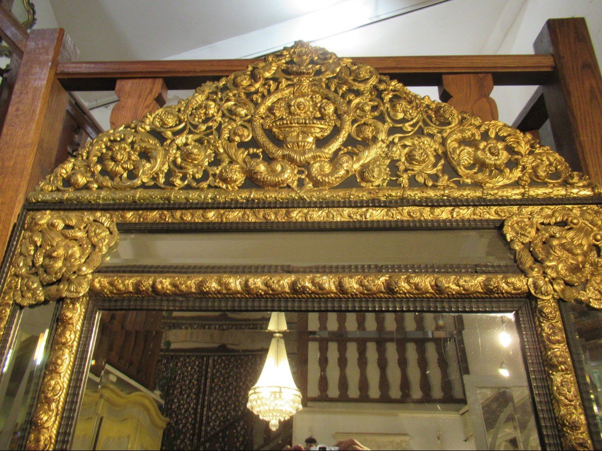 Large Renaissance Style Mirror In Repoussé Brass-photo-3