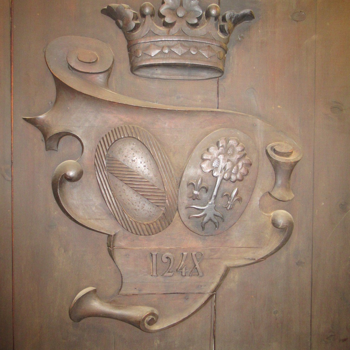 Large Solid Wood Coat Of Arms-photo-2