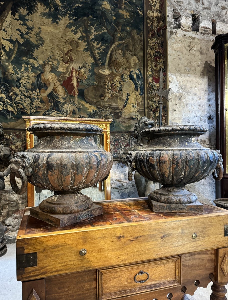 Paire De Vases En Fonte de fer  “Aux Mufles De Lions”  Val D’osne Paris 