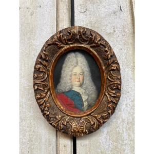 Eighteenth Miniature Portrait On Paper In Its Original Frame In Carved Wood