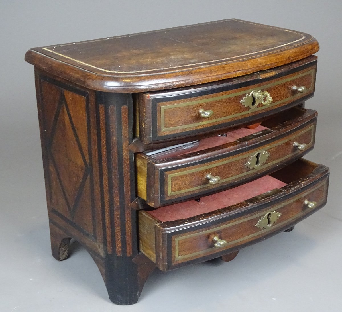 Commode De Maitrise en marquèterie et baguettes de laiton d'époque Louis XIV - Régénce-photo-2