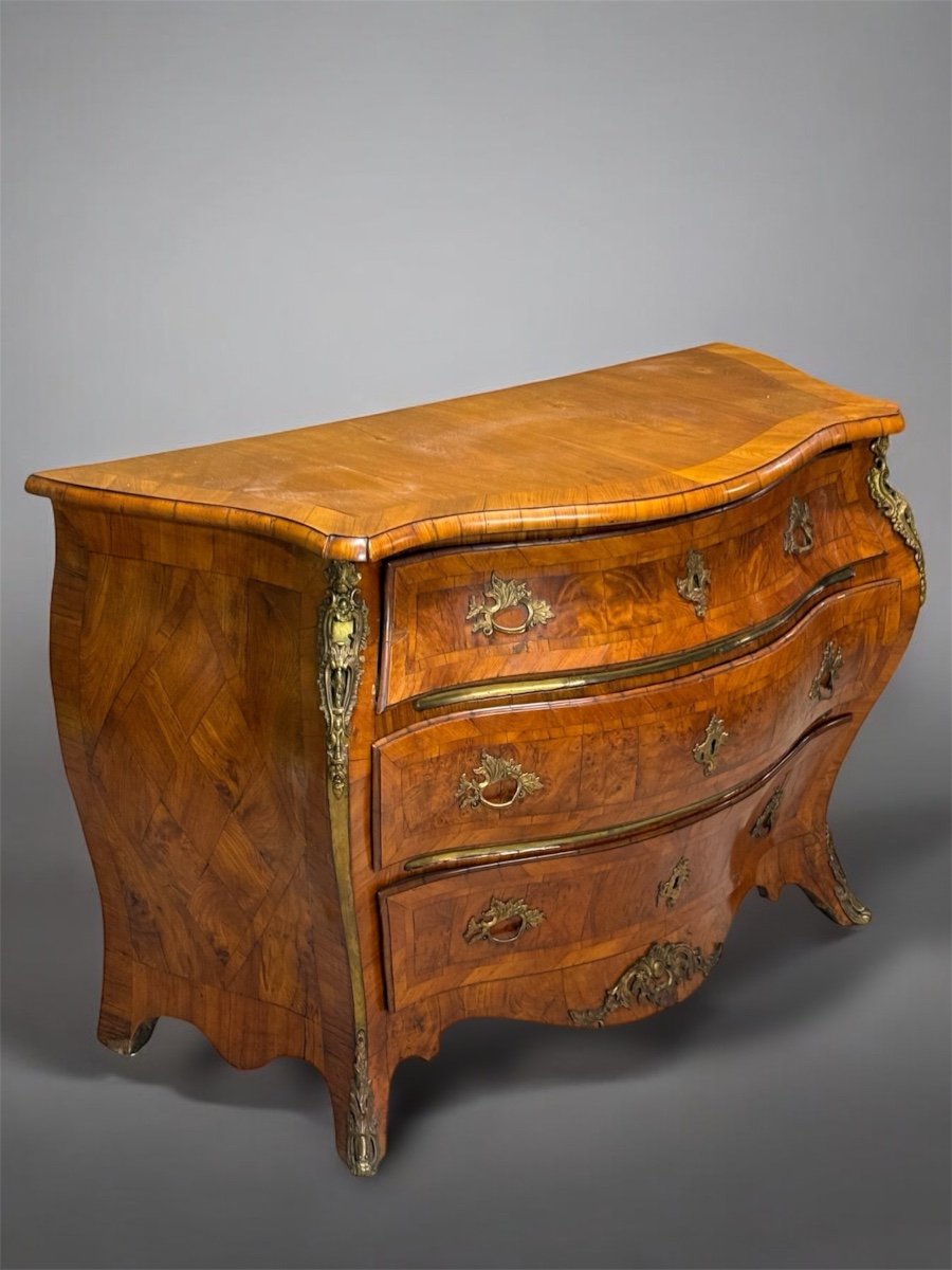 Suède - Commode Tombeau D’époque XVIIIème Siècle  Suédoise