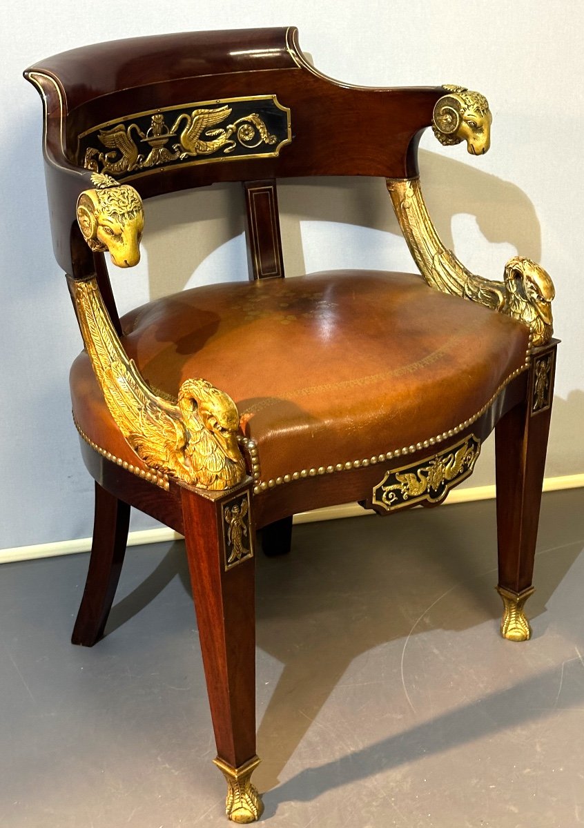 Fauteuil de bureau d’apparat Empire en acajou et bronze En très bon état 