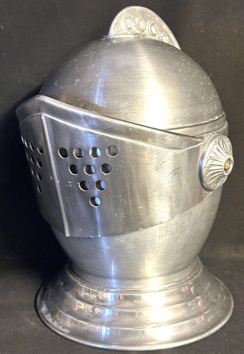 Curious Champagne Ice Bucket Helm Knight Helmet For Ice In Aluminum 20th Century-photo-2