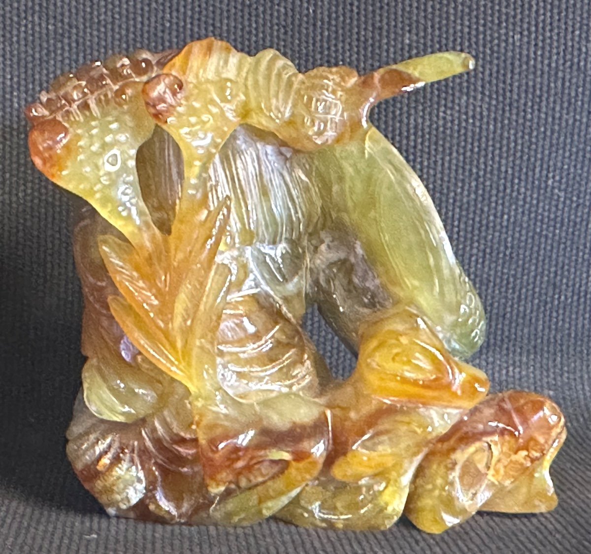 China Jade Sculpture Early 20th Century Wise Carp And Bat -photo-2