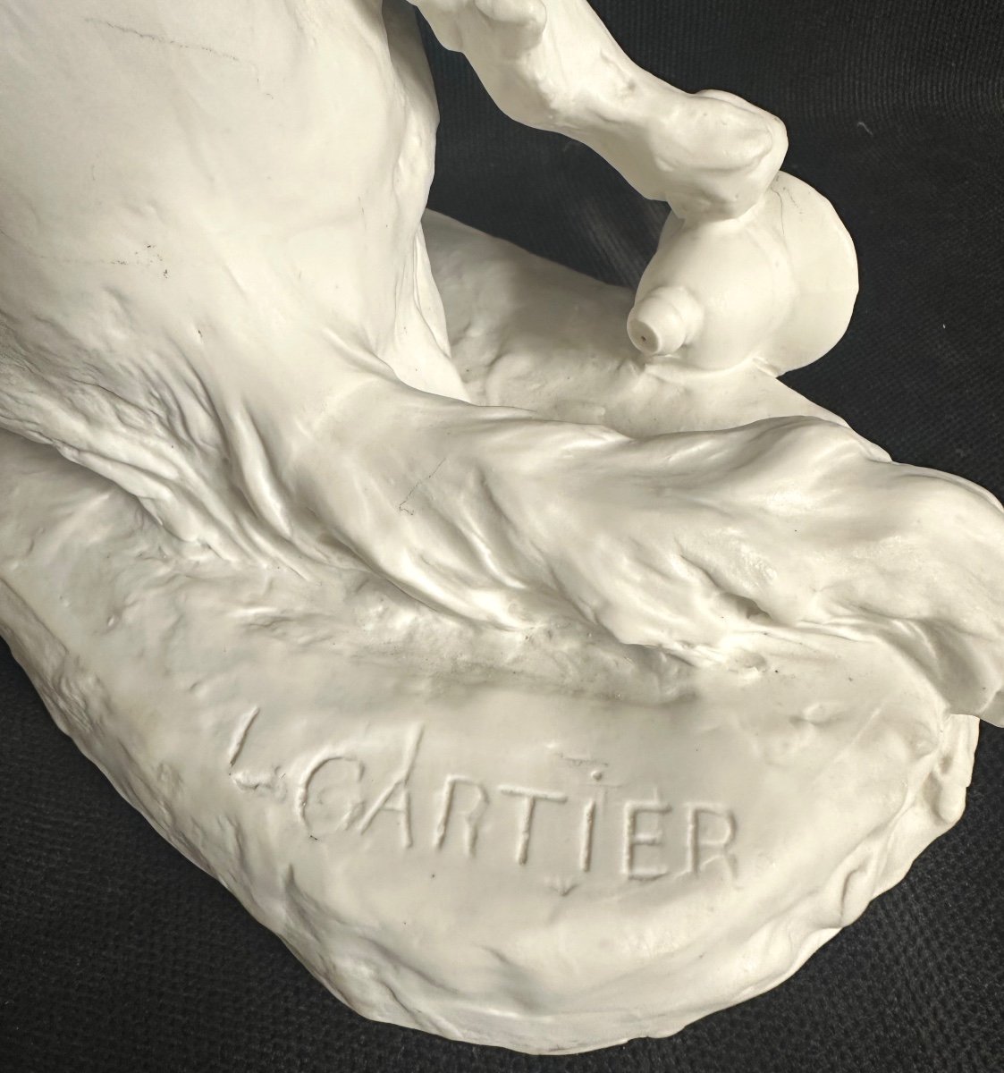 CARTIER pour Manufacture de Sèvres Chat à la clochette biscuit de porcelaine signé -photo-3