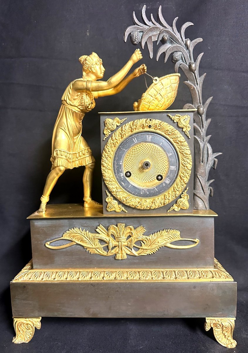 Rare Clock Called The Negro Atala Picking Fruits In Bronze With Very Beautiful Patina Early 19th Century