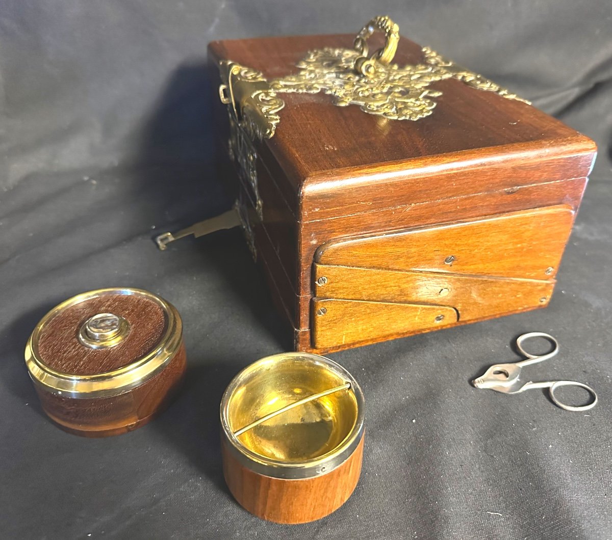 19th Century Cigars Cellar Folding Box With Ashtray Matchbox Scissors Mahogany Bronze-photo-4