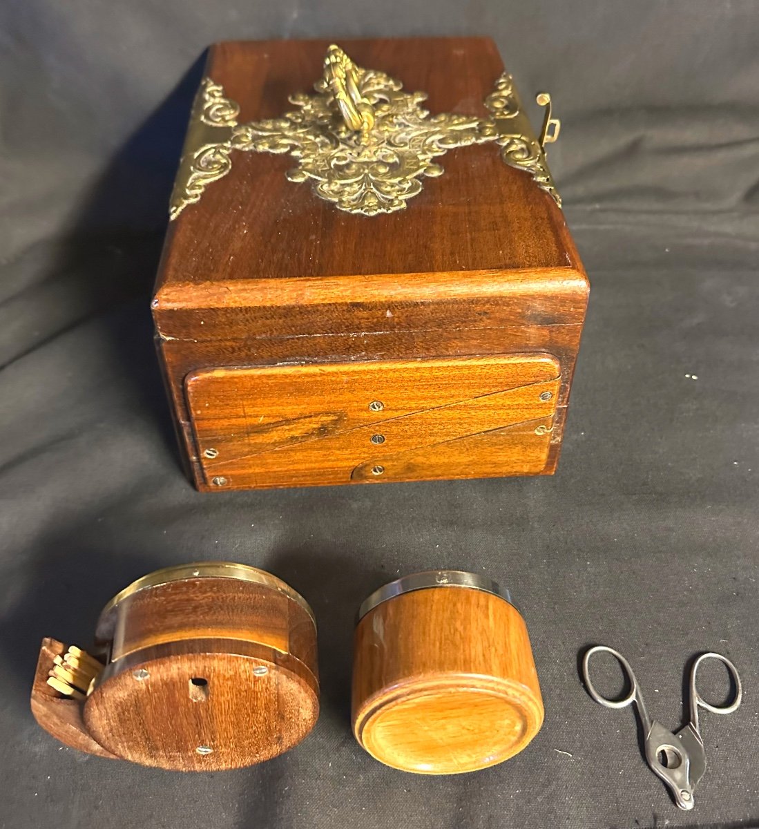 19th Century Cigars Cellar Folding Box With Ashtray Matchbox Scissors Mahogany Bronze-photo-8