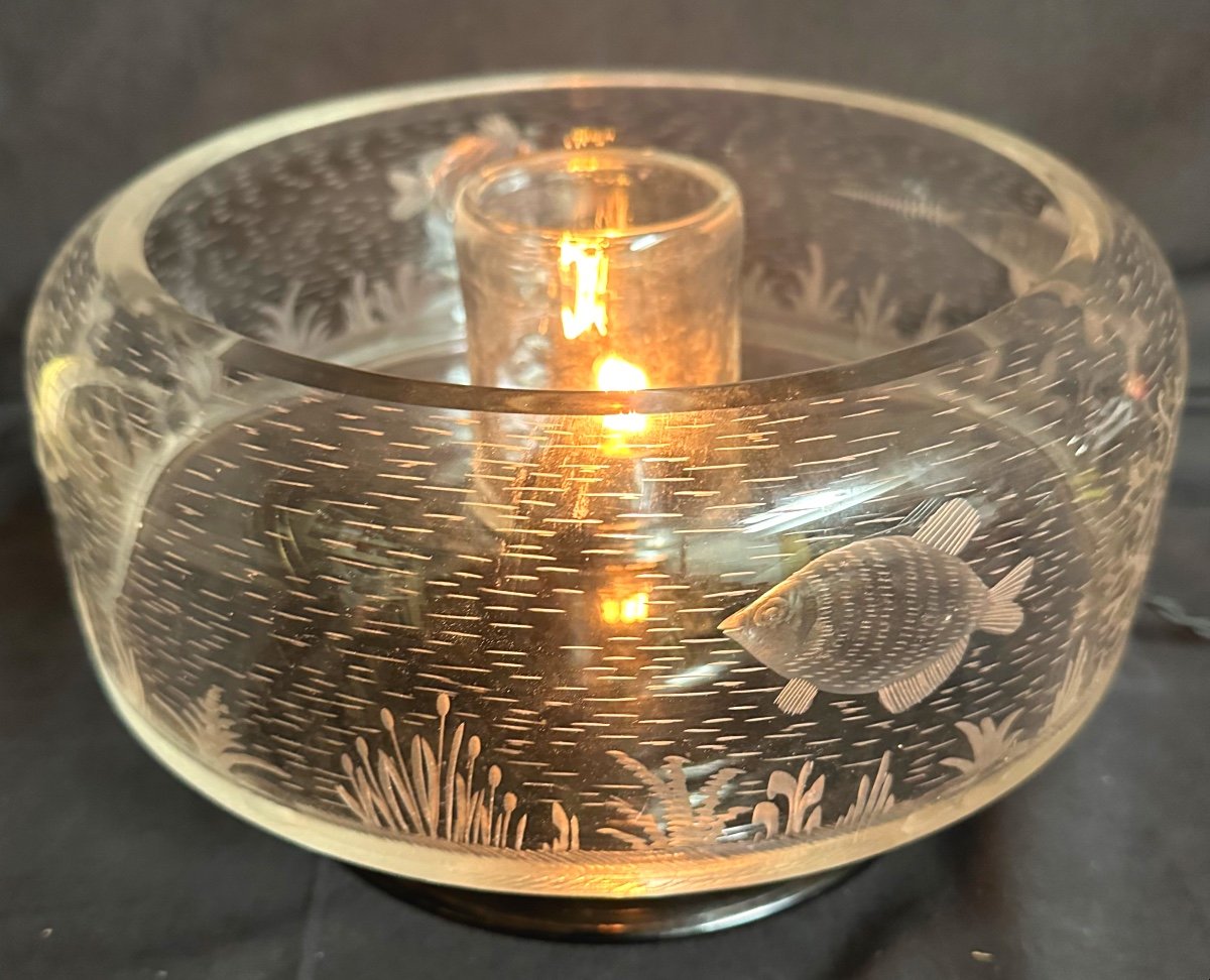 Engraved Crystal Aquarium Lamp Circa 1940 Signed Cristallerie Robert Belgium In Very Good Condition 