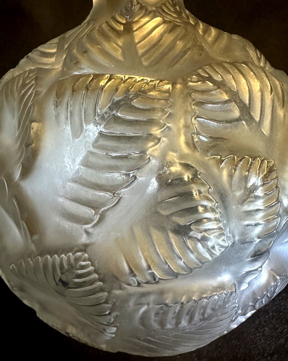 René LALIQUE 1860-1945 Vase ORMEAUX en verre satiné signé et référencé Art Deco-photo-4