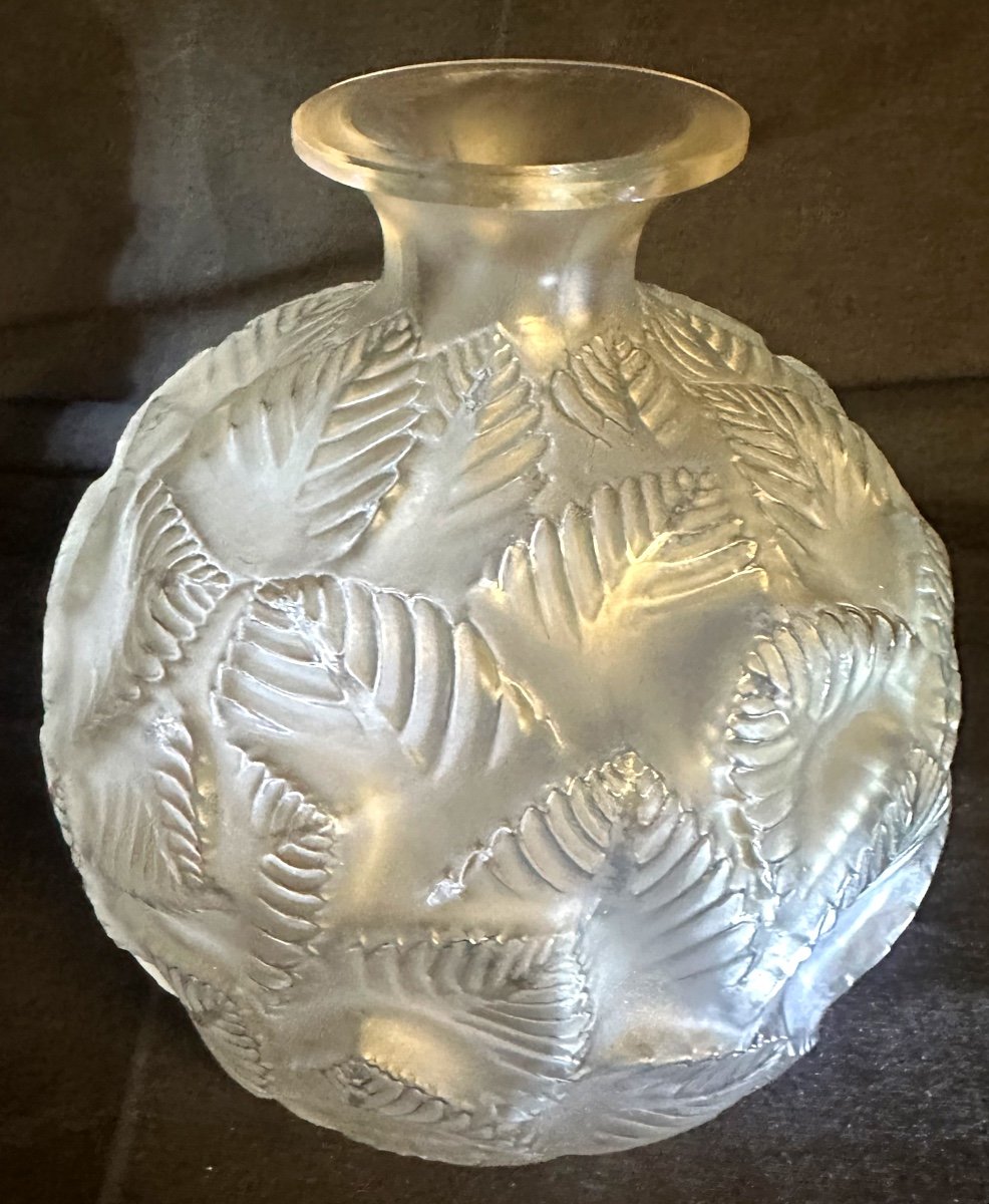 René LALIQUE 1860-1945 Vase ORMEAUX en verre satiné signé et référencé Art Deco-photo-3