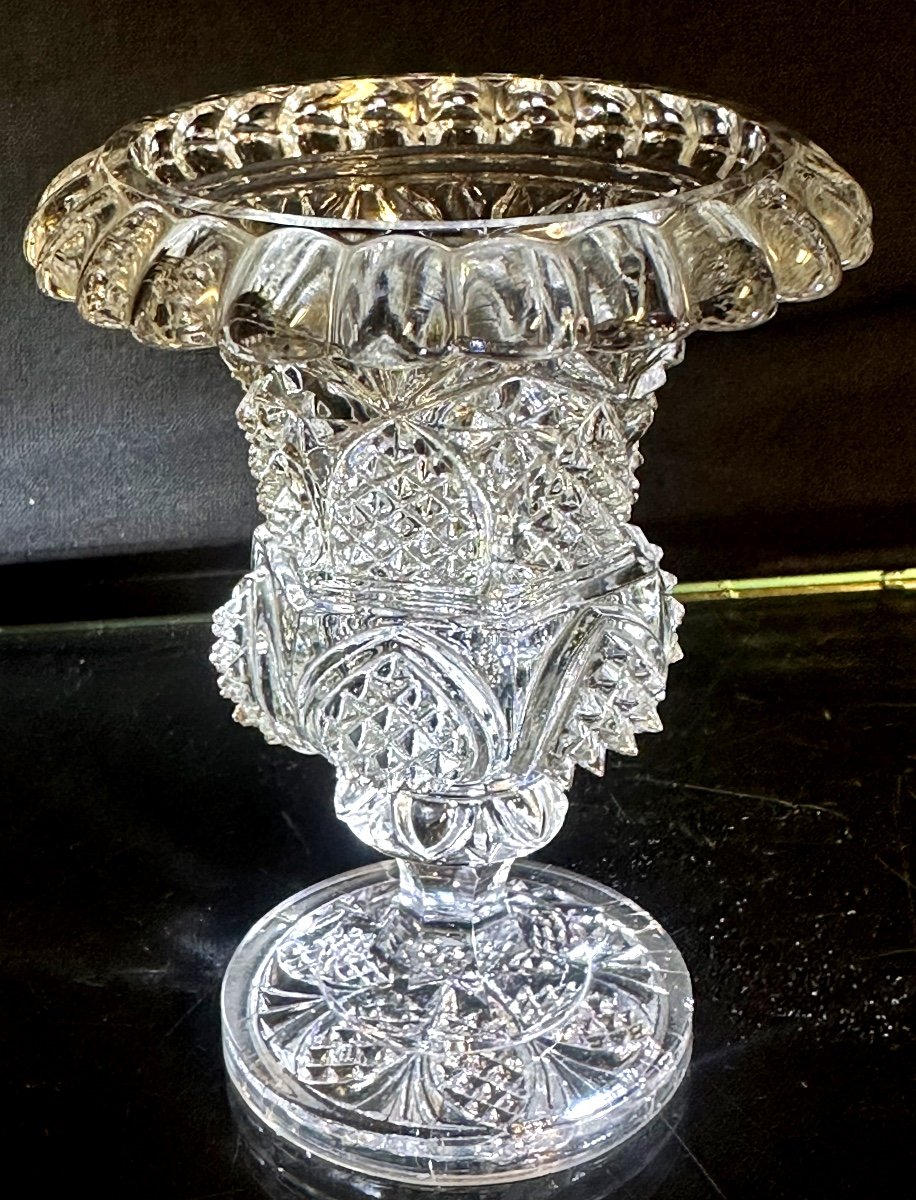 Petit vase cristal XIXe style Baccarat décor pointes de diamant En très bon état 