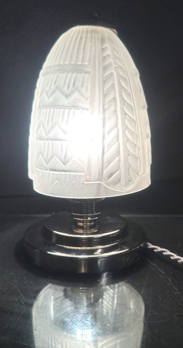 Lampe Art Deco 1930 en métal chromé et verre pressé géométrique En très bon état veilleuse-photo-3