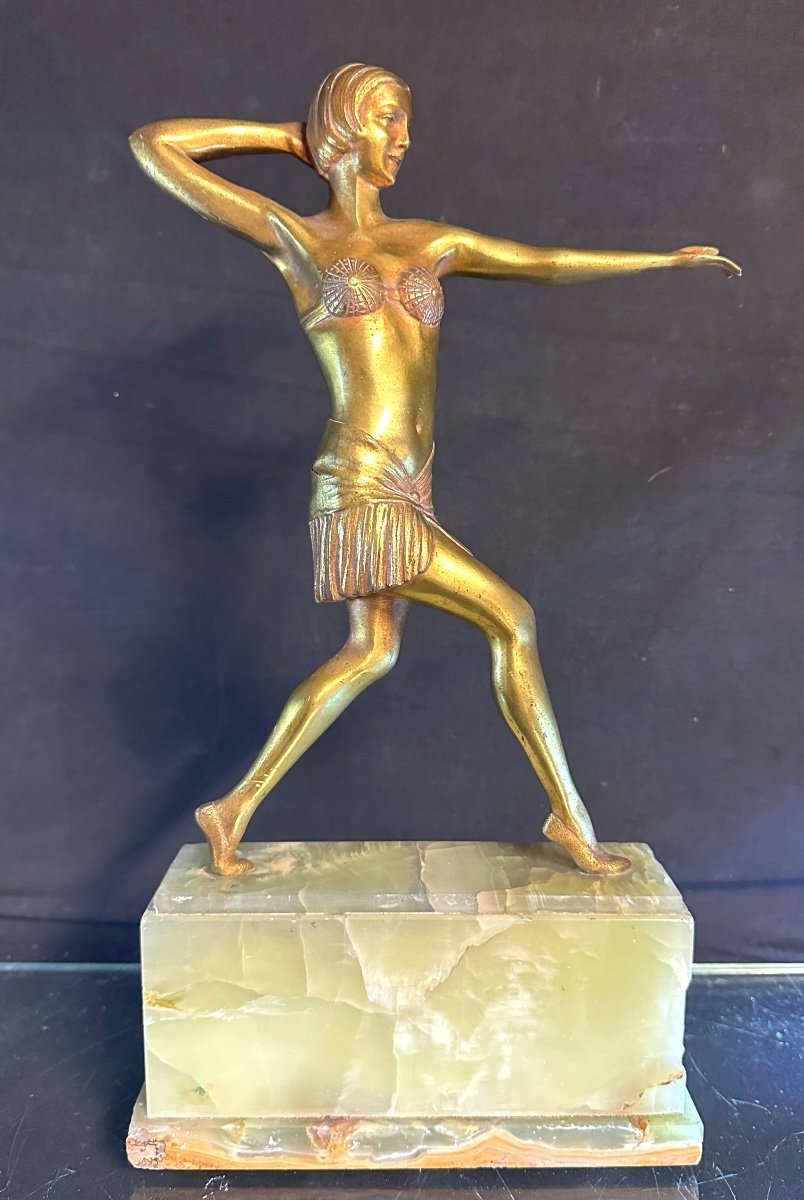 P. MORIN Sculpture en bronze doré Danseuse Art Deco signé sur base onyx 