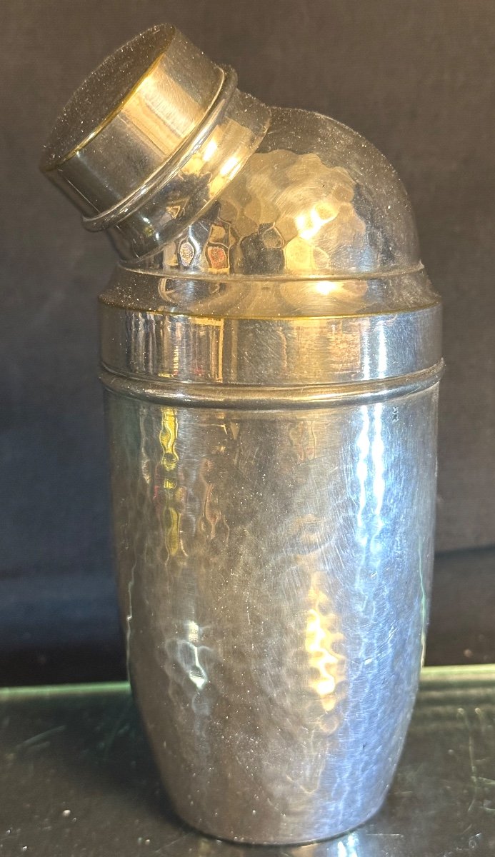 Rare 1930s Hammered Silver Plated Art Deco Cocktail Shaker In Very Good Condition 