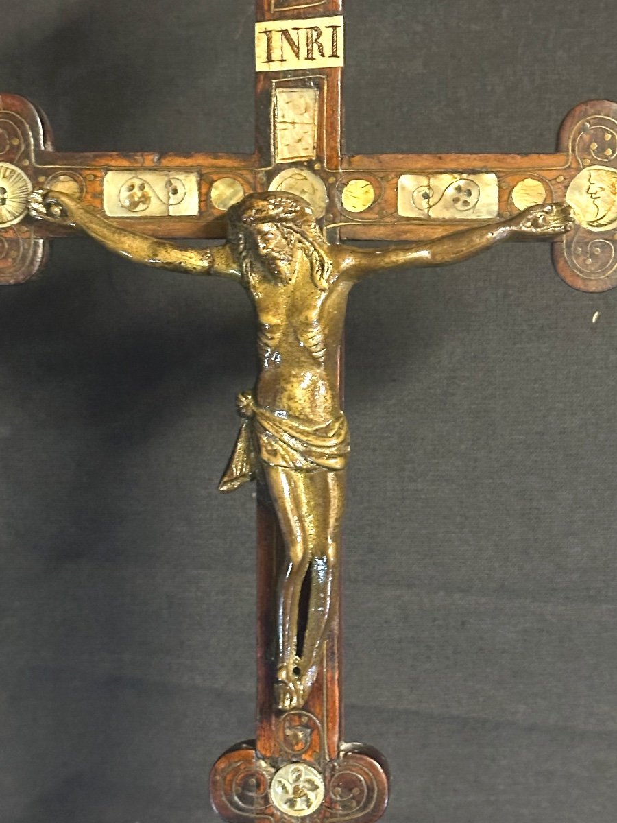 Antique 19th Century Crucifix In Mother-of-pearl Wood And Christ In Bronze -photo-4