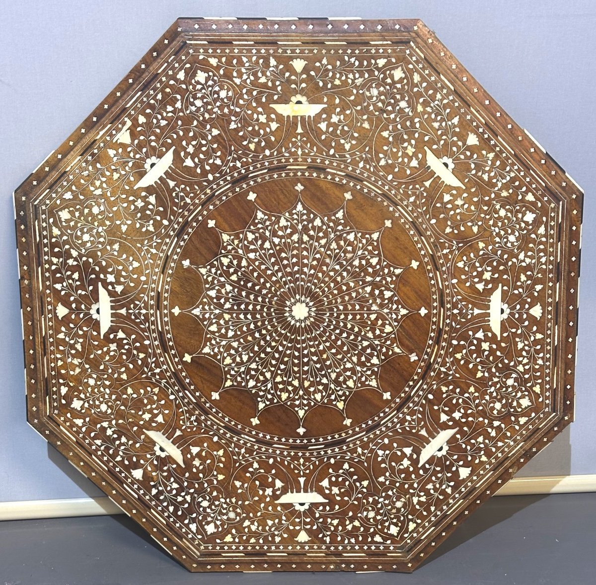 Guéridon XIXe en marqueterie os et bois Décor oriental Inde Hoshiarpur 63x61cm-photo-2