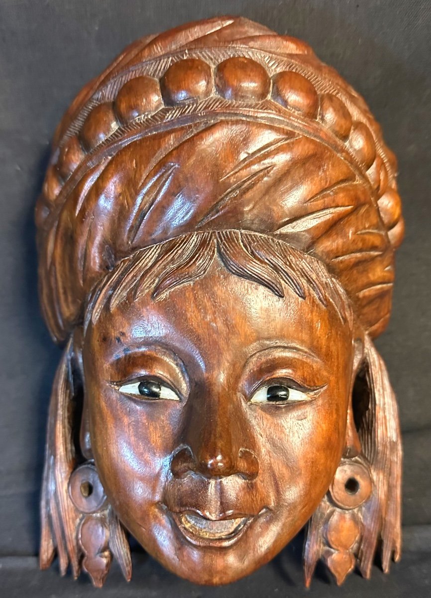 CHINE Masque féminin acajou sculpté et yeux en verre /2