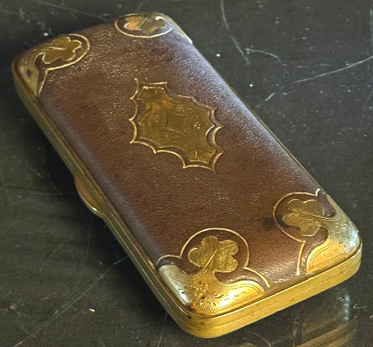 Late 19th Century Leather And Brass Cigar Case With Double Compartment Cigar Holder -photo-3