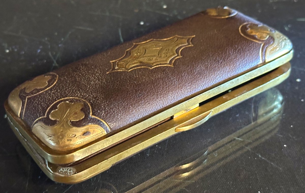 Late 19th Century Leather And Brass Cigar Case With Double Compartment Cigar Holder -photo-4