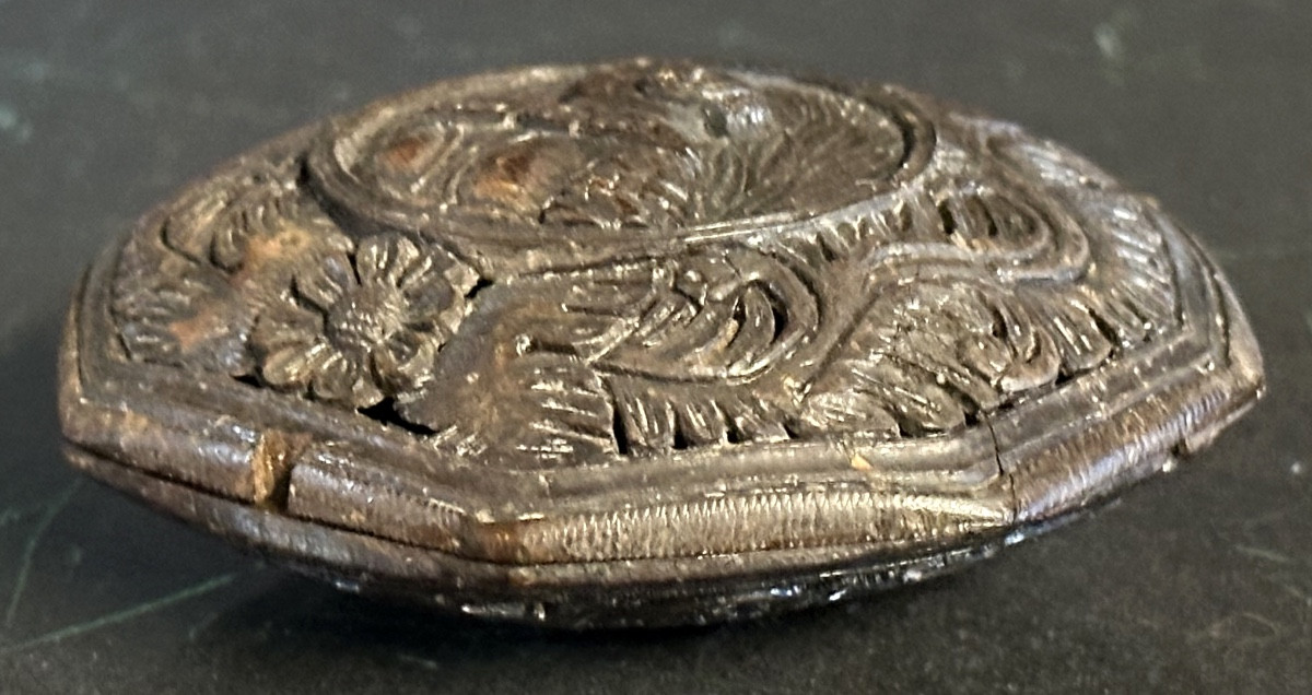 Snuff Box Early 19th Century Sailor Or Convict Work In Carved Coconut -photo-3