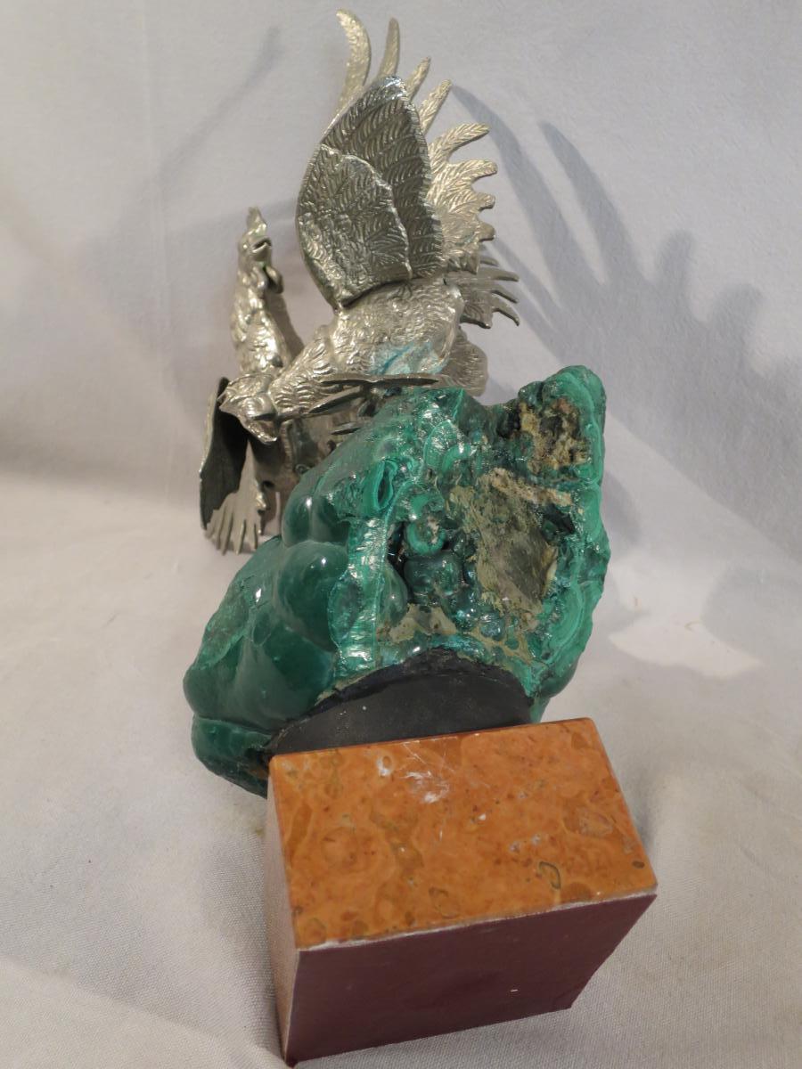 SCULPTURE COMBAT DE COQS sur un bloc de MALACHITE brut-photo-4