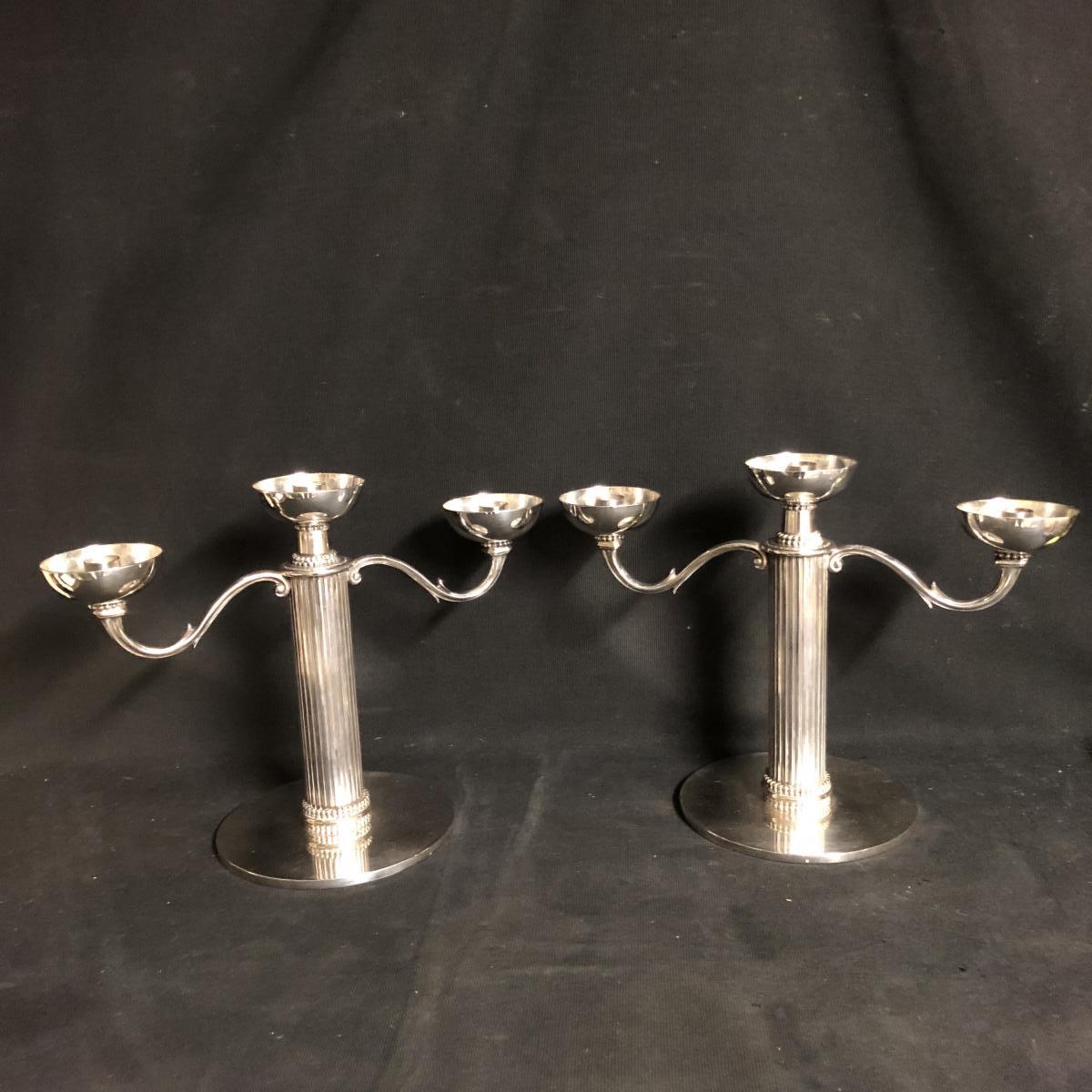 Jean DESPRES 1889-1980 Importante paire de candélabres en métal argenté signés després-photo-2
