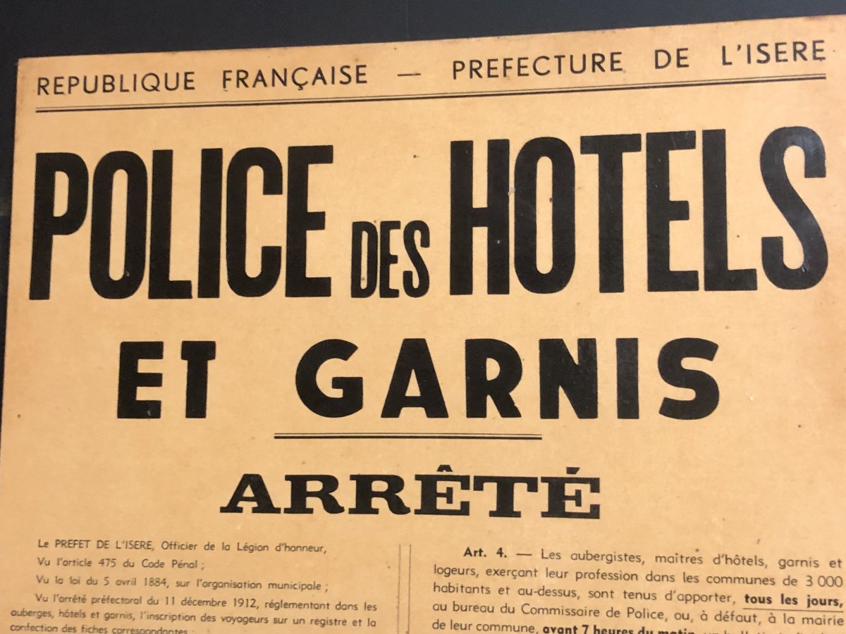 POLICE DES HOTELS ET GARNIS Ancien panneau d'arrêté du Préfet de l' Isère-photo-2