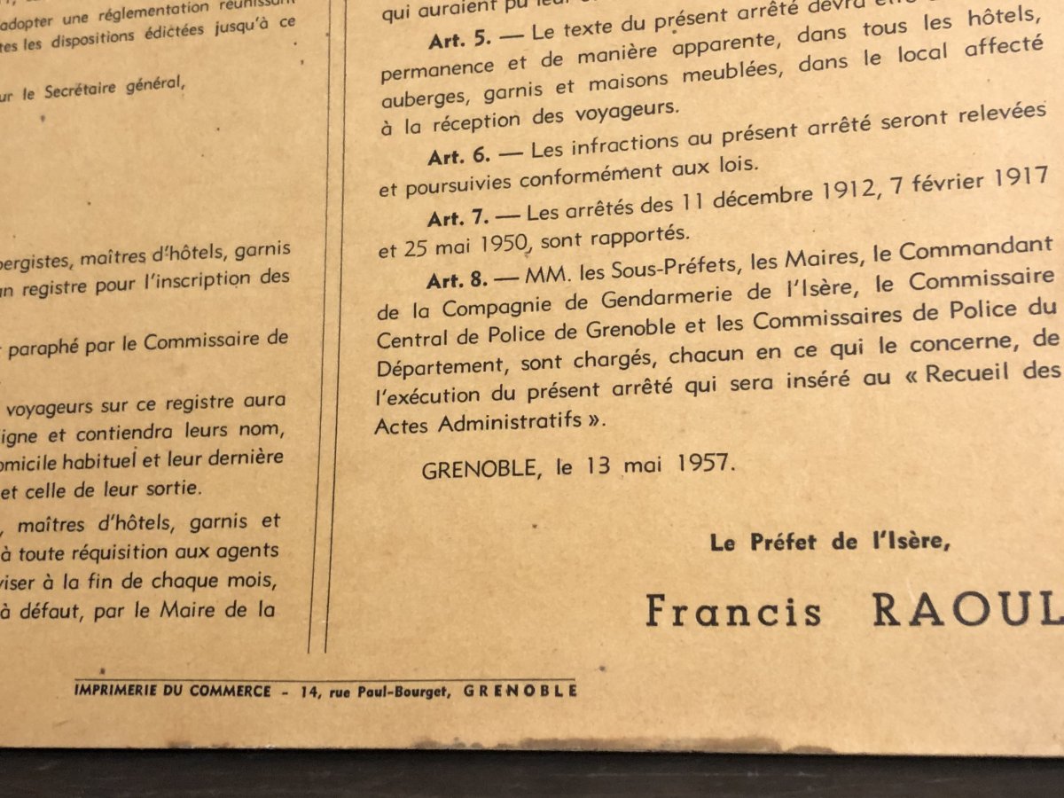 POLICE DES HOTELS ET GARNIS Ancien panneau d'arrêté du Préfet de l' Isère-photo-4