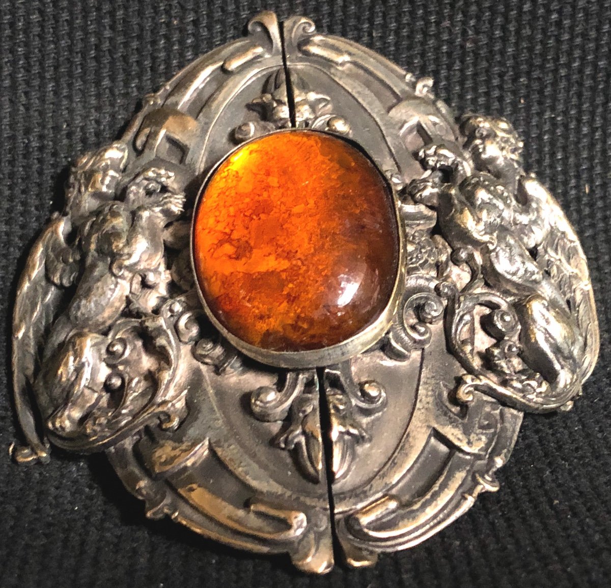 PIEL Frères BOUCLE DE CEINTURE en bronze argenté et ambre ? Vers 1900 Orfèvre-photo-1