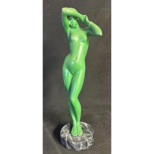 Sculpture Art Deco Pudeur Femme nue 41cm en stuc à patine verte et faux marbre 
