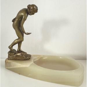 Ludwig Eisenberger 1900 Bronze Vide Poche Jeune Fille Au Coquillage Devant Un Bassin Signé