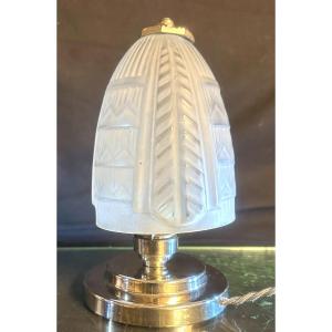 Lampe Art Deco 1930 en métal chromé et verre pressé géométrique En très bon état veilleuse