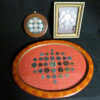 3 encadrements / tableaux de pièces de monnaie et boutons anciens curiosité de pieces
