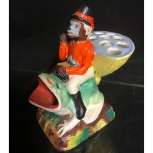 Curieux ENCRIER SINGE chevauchant une GRENOUILLE XIXe en porcelaine émaillée