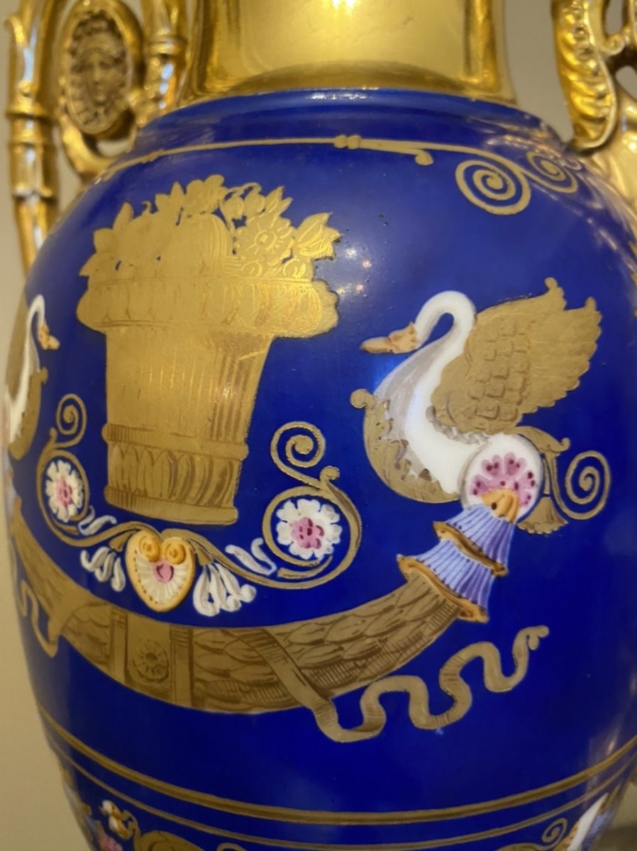 Grande Paire De Vases En Porcelaine De Paris D’époque Empire -photo-4