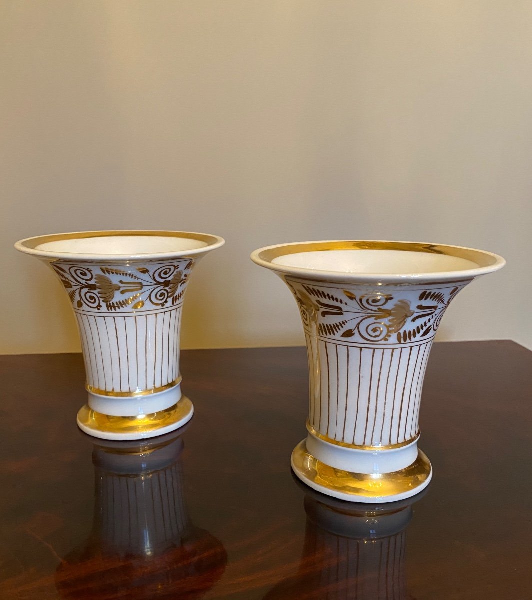 Paire De Vases Cornets En Porcelaine De Paris Estampillée D’époque Empire