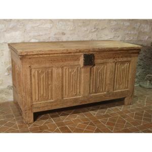 Gothic Chest With Folds Of Towels XVth