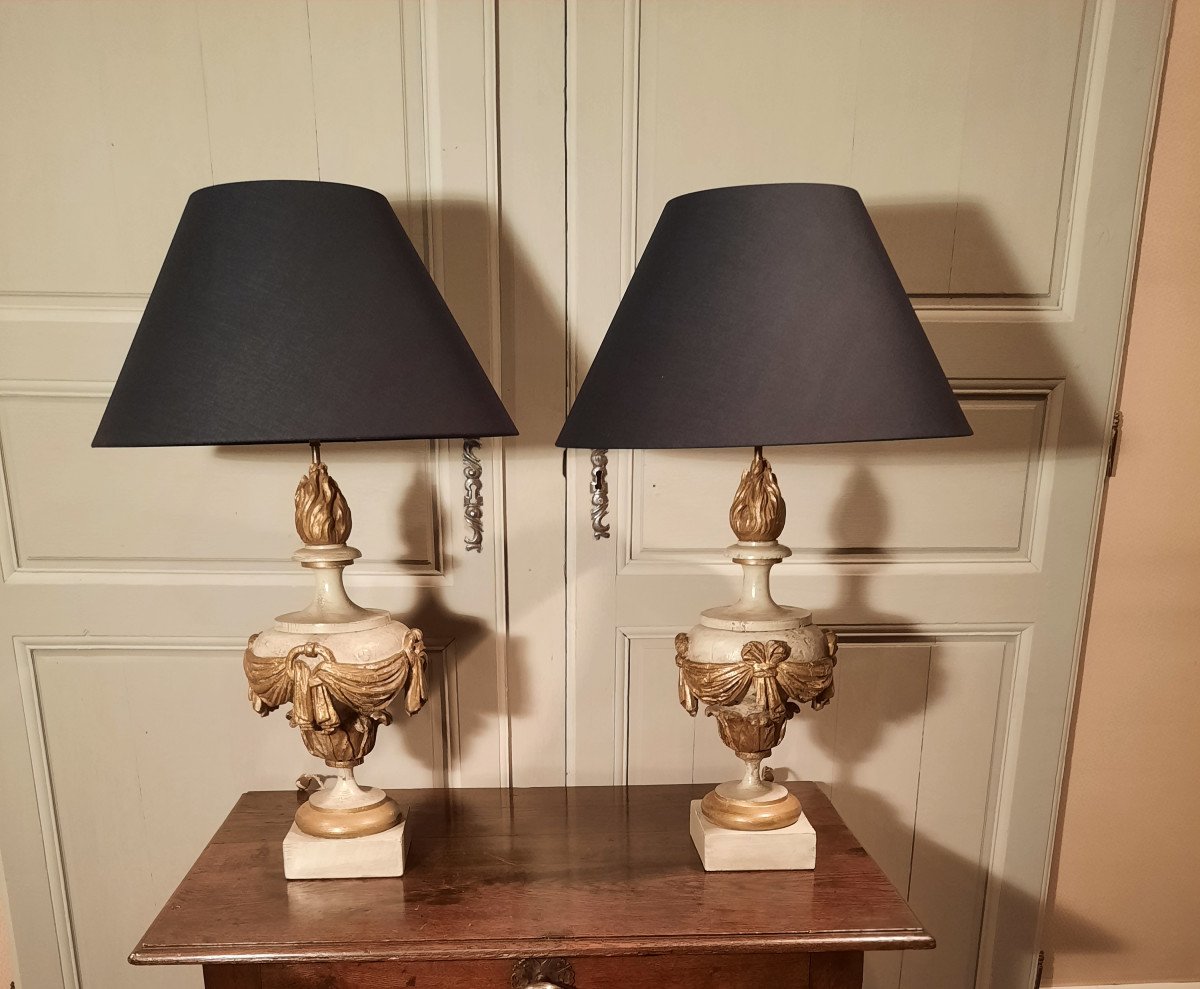 Paire De Lampes Sculptées, Rechampies En Gris Et Dorées D’époque XIXème Siècle.