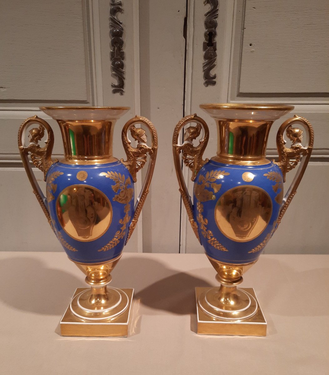 Paire De Vases Balustres En Porcelaine De Paris D’époque Louis-philippe.