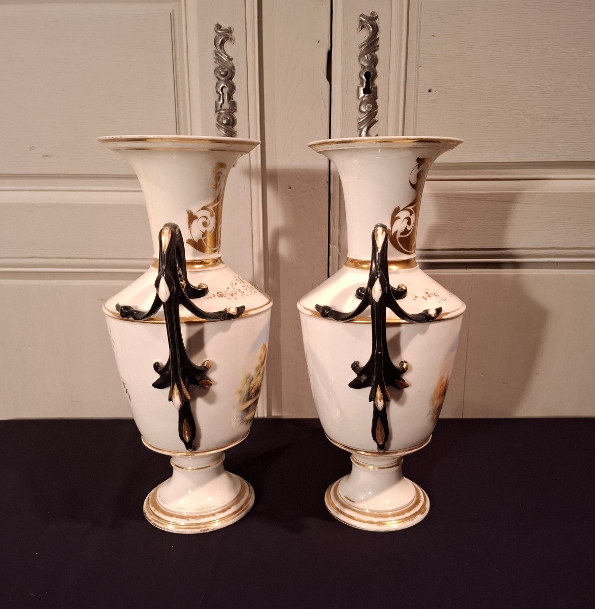 Paire De Vases Balustres En Porcelaine De Paris D’époque Napoléon III.-photo-2