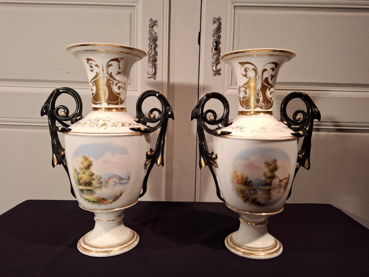 Paire De Vases Balustres En Porcelaine De Paris D’époque Napoléon III.